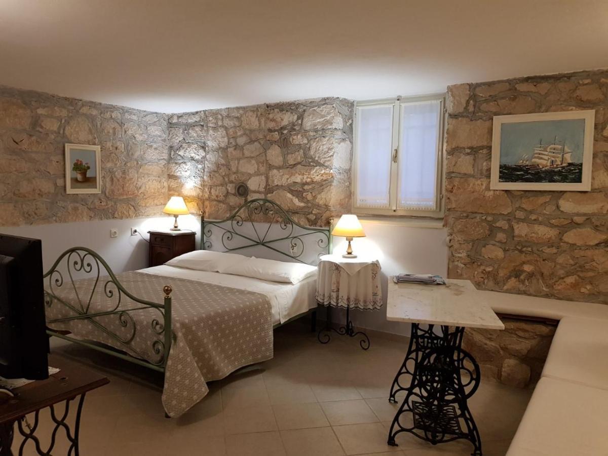Apartments Gabri Mali Lošinj Esterno foto